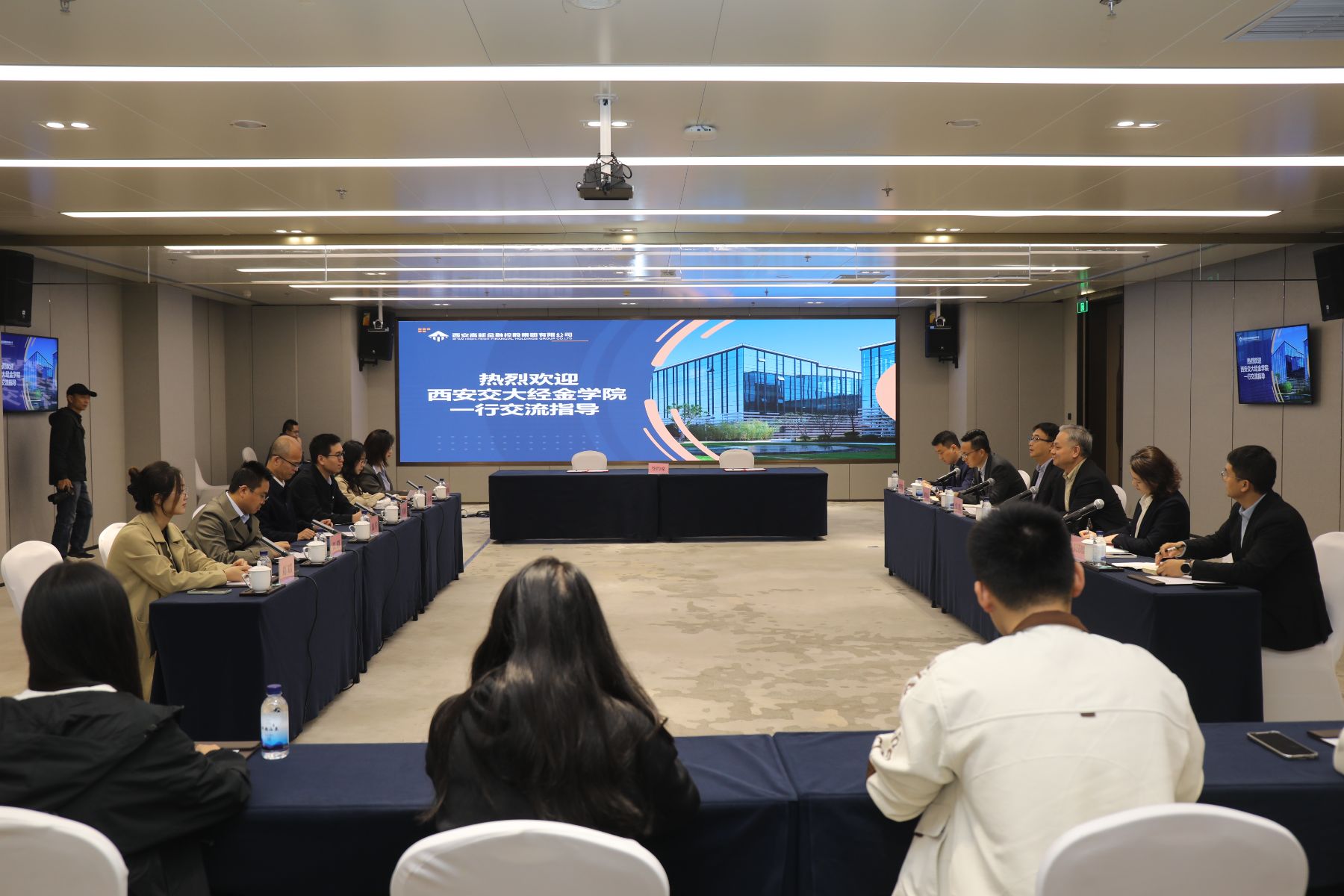 ������ͨ��W(xu��)��(j��ng)��(j��)�c���ڌW(xu��)Ժ�c���½�ؼ��F(tu��n)�����о����f(xi��)ͬ���B(y��ng)����